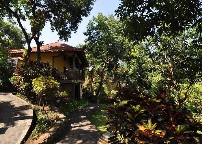 Puri Mangga Sea View And 4* Lovina